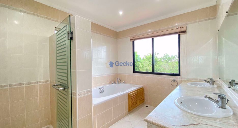 Haus zur Miete mit 5 Zimmer in Bang Lamung, Chonburi