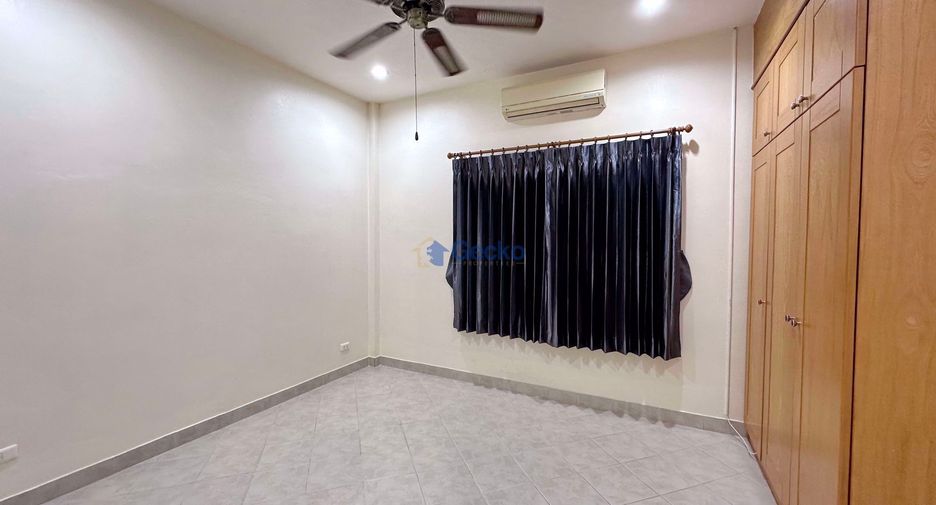 Haus zur Miete mit 4 Zimmer in Bang Lamung, Chonburi