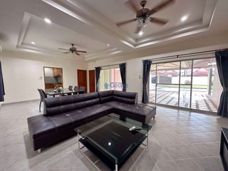 Haus zur Miete mit 4 Zimmer in Bang Lamung, Chonburi