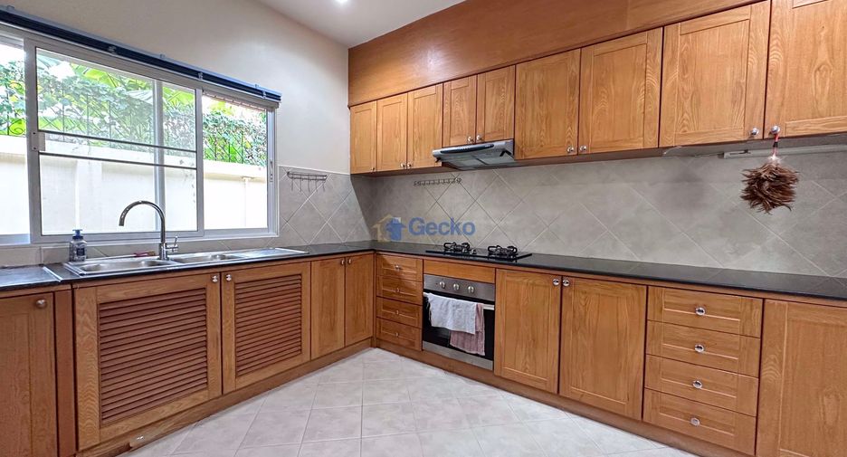Haus zur Miete mit 4 Zimmer in Bang Lamung, Chonburi