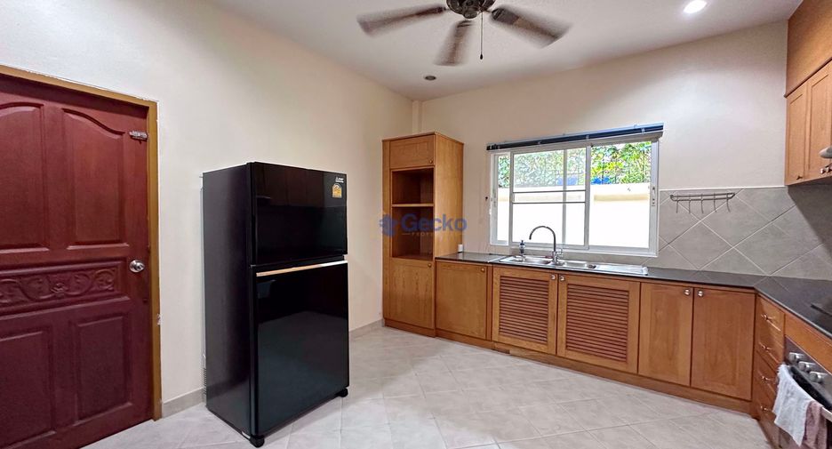 Haus zur Miete mit 4 Zimmer in Bang Lamung, Chonburi