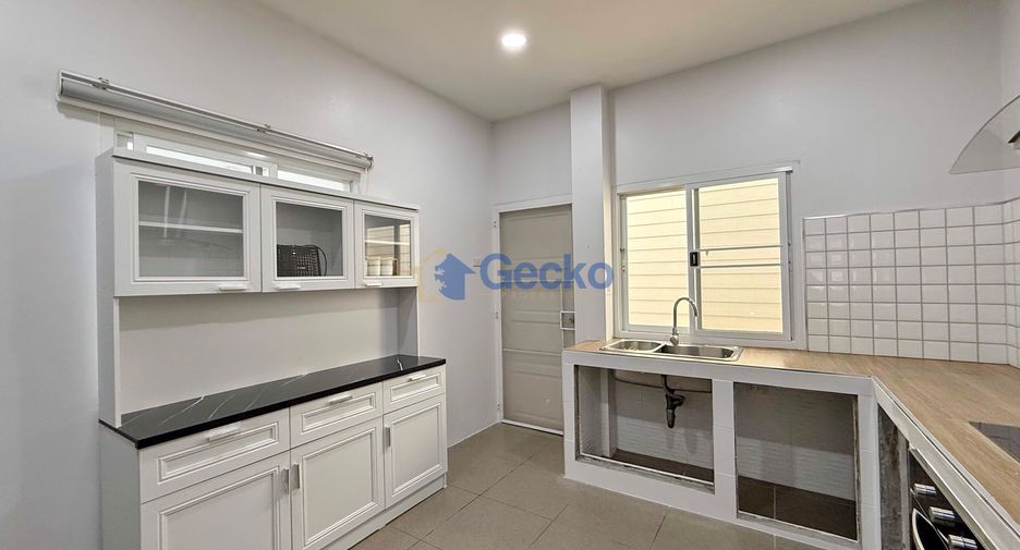 Haus zur Miete mit 3 Zimmer in Bang Lamung, Chonburi