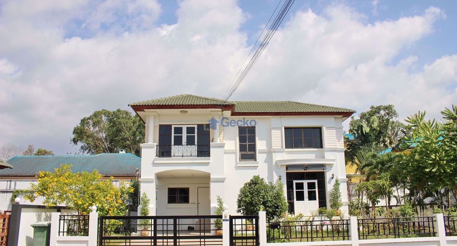 Casa en alquiler de 3 habitaciones en Bang Lamung, Chonburi