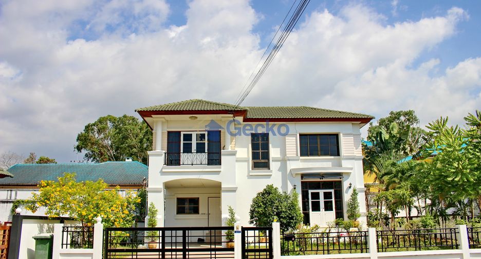 Casa en alquiler de 3 habitaciones en Bang Lamung, Chonburi