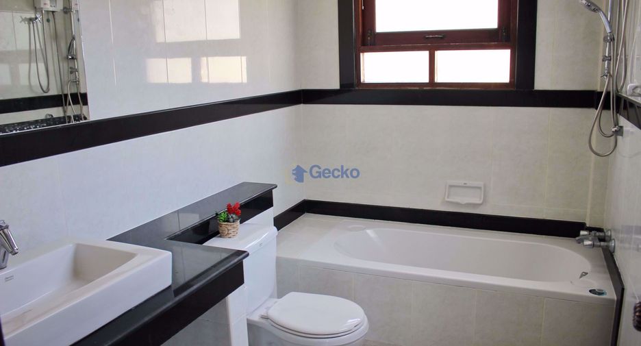 Casa en alquiler de 3 habitaciones en Bang Lamung, Chonburi