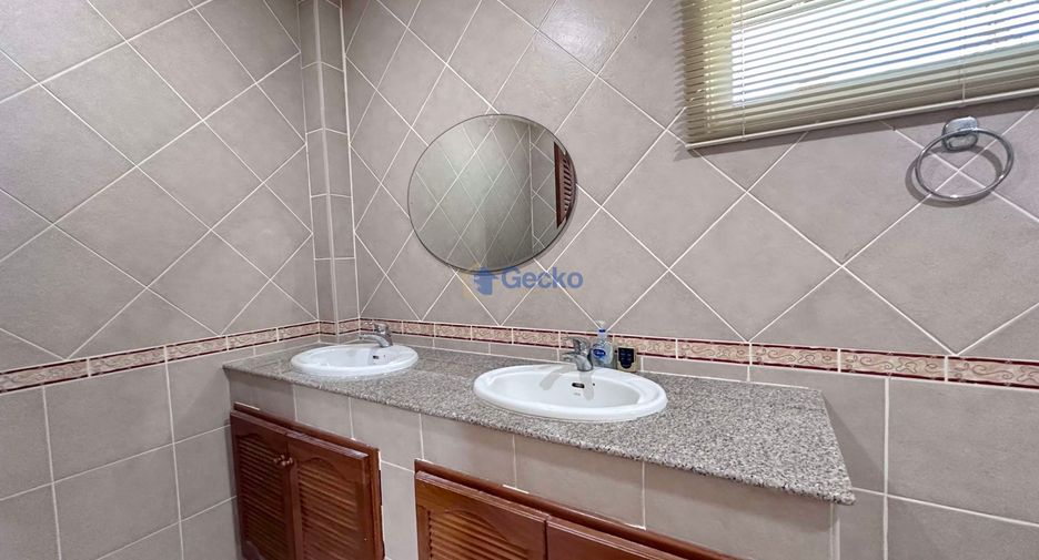 Haus zur Miete mit 3 Zimmer in Bang Lamung, Chonburi