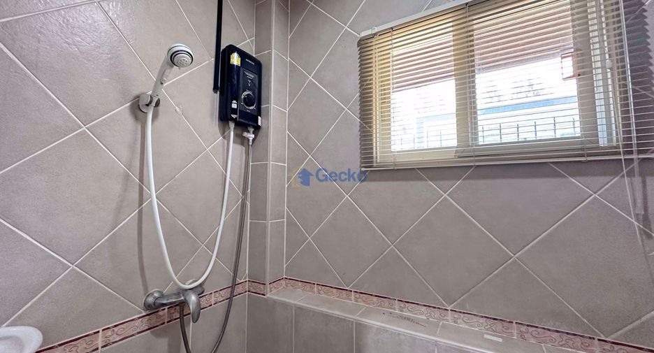 Haus zur Miete mit 3 Zimmer in Bang Lamung, Chonburi
