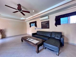 Haus zur Miete mit 3 Zimmer in Bang Lamung, Chonburi