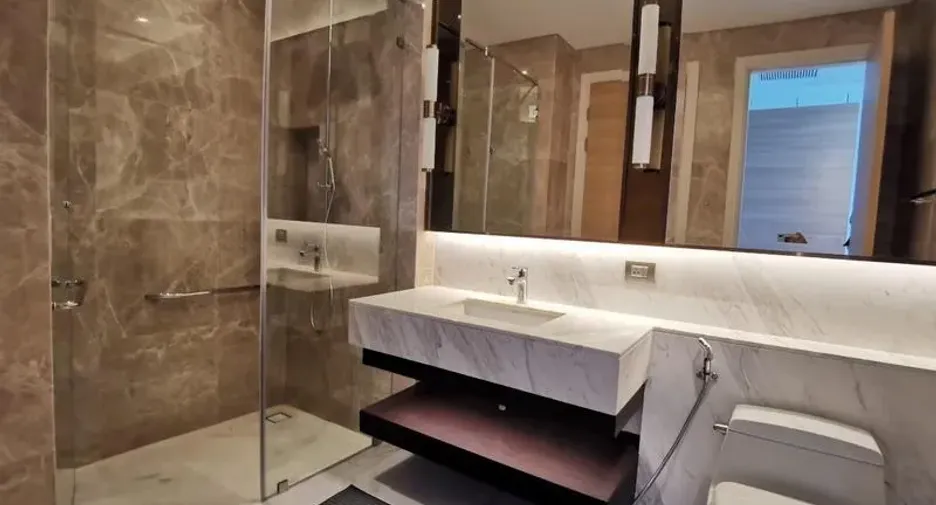 Wohnung zur Miete mit 2 Zimmer in Pathum Wan, Bangkok