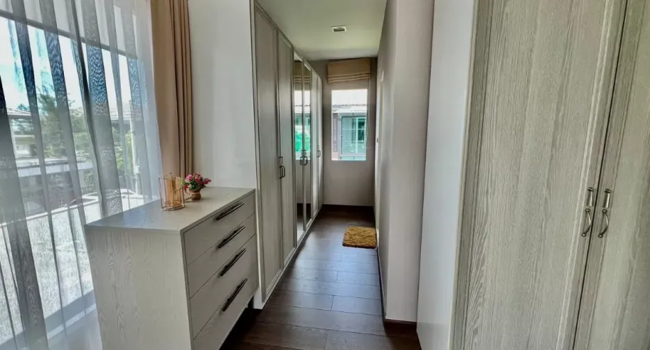 For rent and for sale 4 bedrooms house in Bang Phli, Samut Prakan