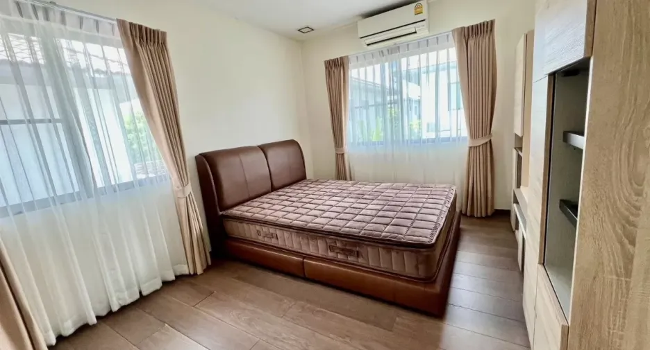 For rent and for sale 4 bedrooms house in Bang Phli, Samut Prakan