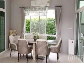 Casa en alquiler de 3 habitaciones en Don Mueang, Bangkok