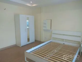 Reihenhaus zur Miete mit 2 Zimmer in Phra Khanong, Bangkok