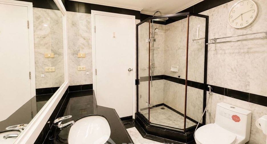 For rent 2 bedrooms condo in Sathon, Bangkok