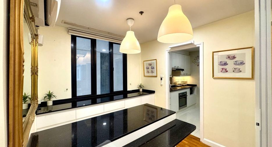 For rent 2 bedrooms condo in Sathon, Bangkok
