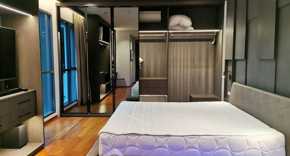 À vendre 2 chambres condo à Yan Nawa, Bangkok