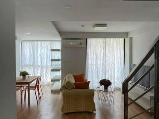 À louer 2 chambres condo à Huai Khwang, Bangkok