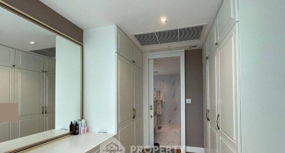 À louer 4 chambres condo à Khlong Toei, Bangkok