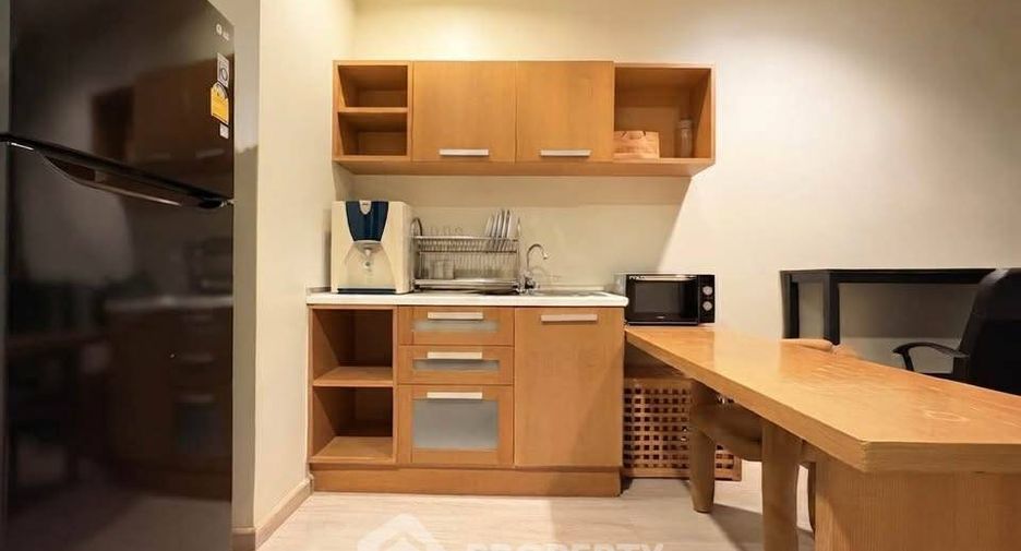 Wohnung zur Miete mit 2 Zimmer in Pathum Wan, Bangkok