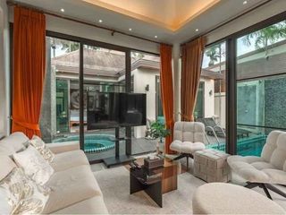 For rent 4 bedrooms villa in Mueang Phuket, Phuket