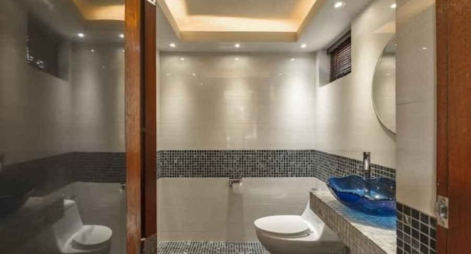 For rent 4 bedrooms villa in Mueang Phuket, Phuket