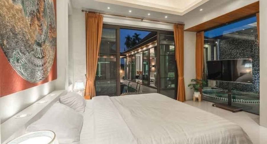 For rent 4 bedrooms villa in Mueang Phuket, Phuket