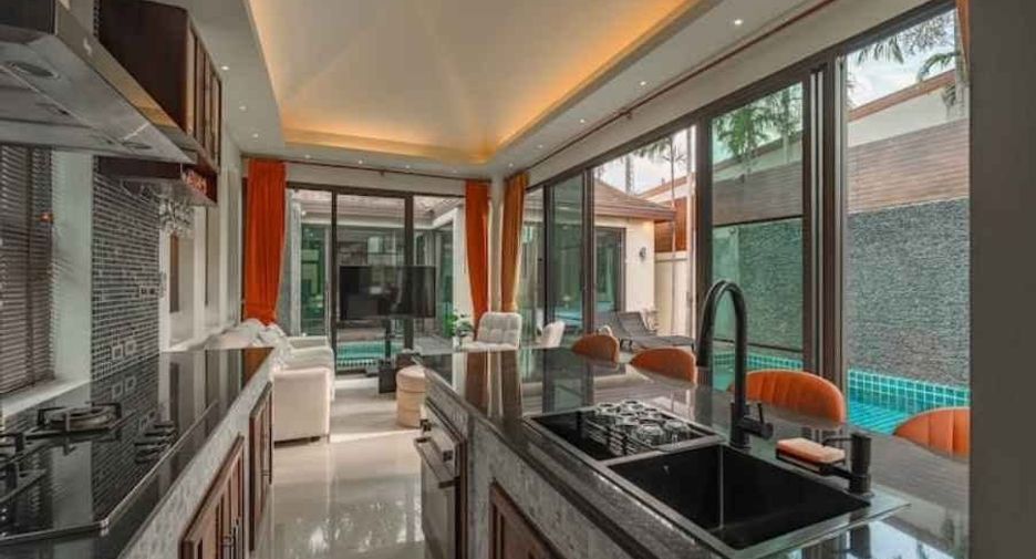 For rent 4 bedrooms villa in Mueang Phuket, Phuket