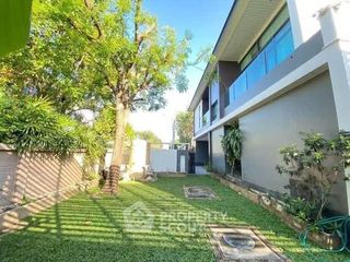 Casa en alquiler de 3 habitaciones en Bang Kapi, Bangkok