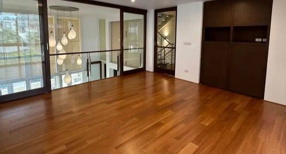 Casa adosada en venta de 3 habitaciones en Yan Nawa, Bangkok