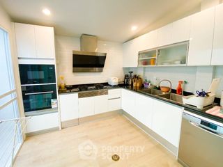 Casa adosada en venta de 3 habitaciones en Suan Luang, Bangkok