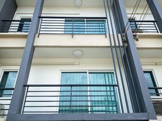 Casa adosada en venta de 3 habitaciones en Suan Luang, Bangkok