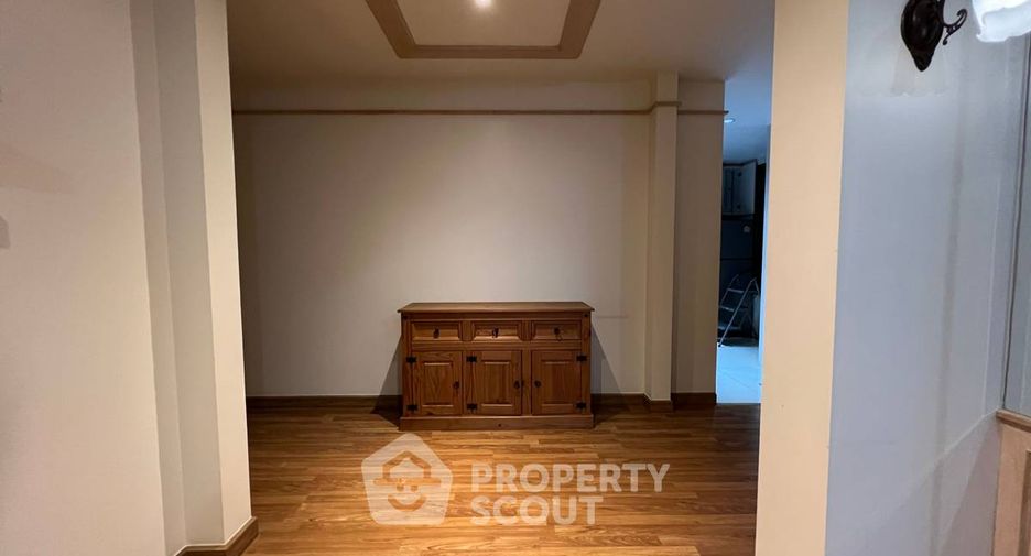 For sale 2 ベッドルーム condo in Khlong Toei, Bangkok