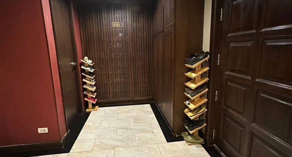 For sale 3 ベッドルーム condo in Bang Rak, Bangkok