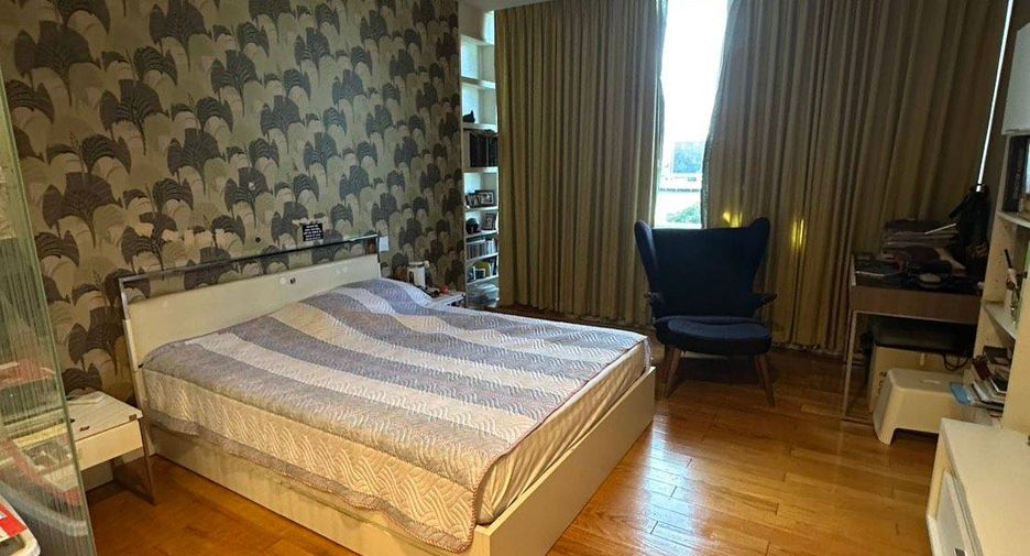 For sale 3 ベッドルーム condo in Bang Rak, Bangkok
