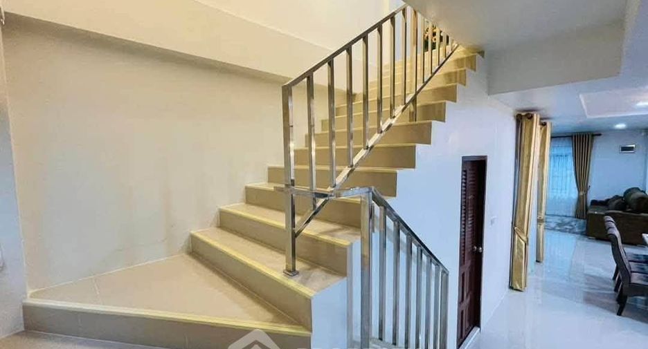 For sale 4 bedrooms house in East Pattaya, Pattaya