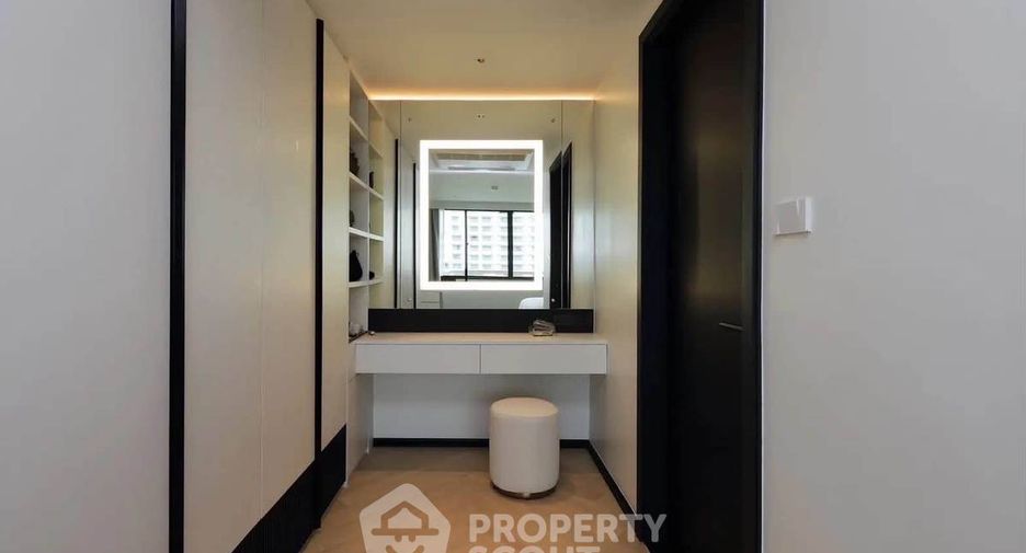 For sale 1 Beds condo in Khlong Toei, Bangkok