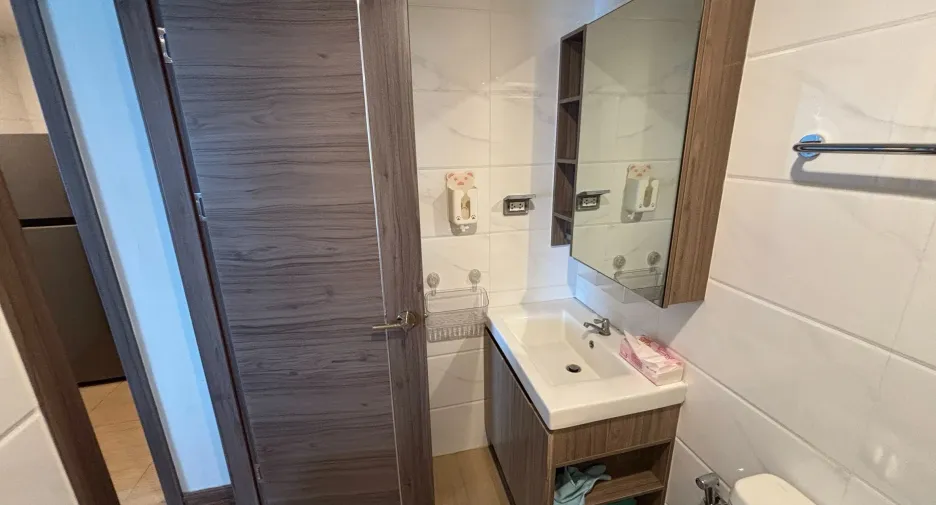 Condo en alquiler de 2 habitaciones en Huai Khwang, Bangkok