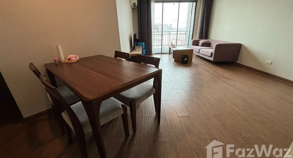 Condo en alquiler de 2 habitaciones en Huai Khwang, Bangkok