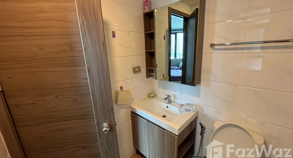 Condo en alquiler de 2 habitaciones en Huai Khwang, Bangkok