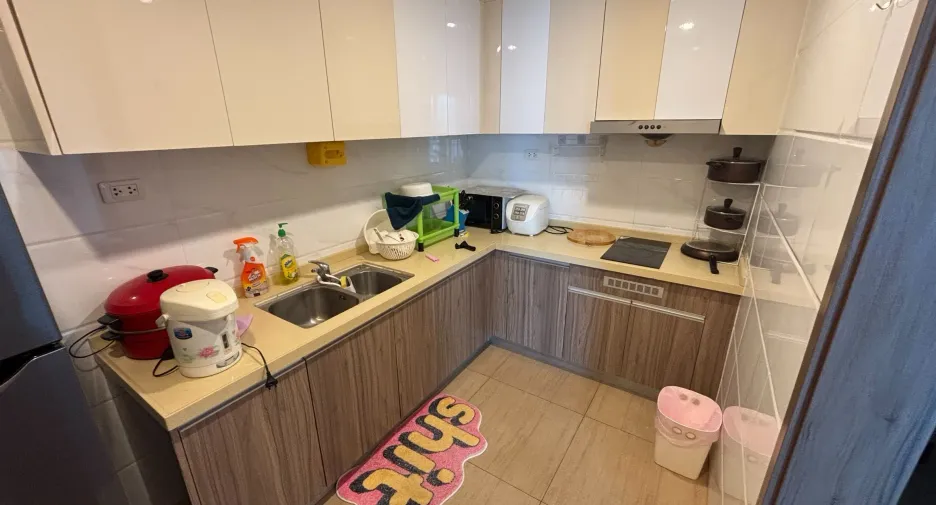 Condo en alquiler de 2 habitaciones en Huai Khwang, Bangkok