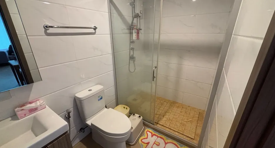 Condo en alquiler de 2 habitaciones en Huai Khwang, Bangkok