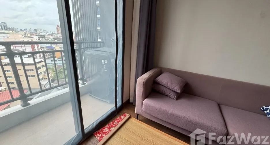 Condo en alquiler de 2 habitaciones en Huai Khwang, Bangkok