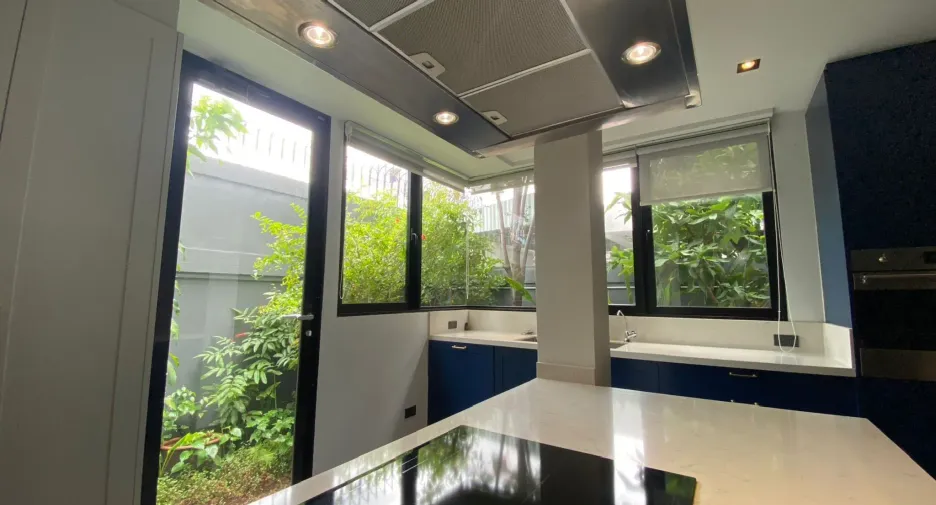 Haus zum Kauf und zur Miete mit 4 Zimmer in Watthana, Bangkok