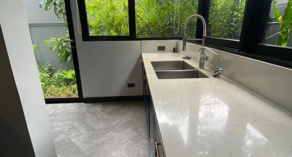 Haus zum Kauf und zur Miete mit 4 Zimmer in Watthana, Bangkok