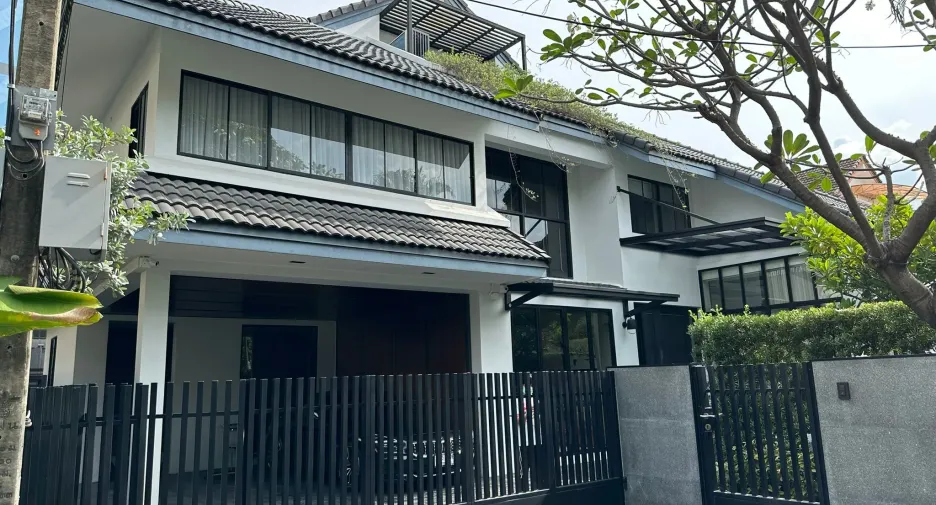 Haus zum Kauf und zur Miete mit 4 Zimmer in Watthana, Bangkok