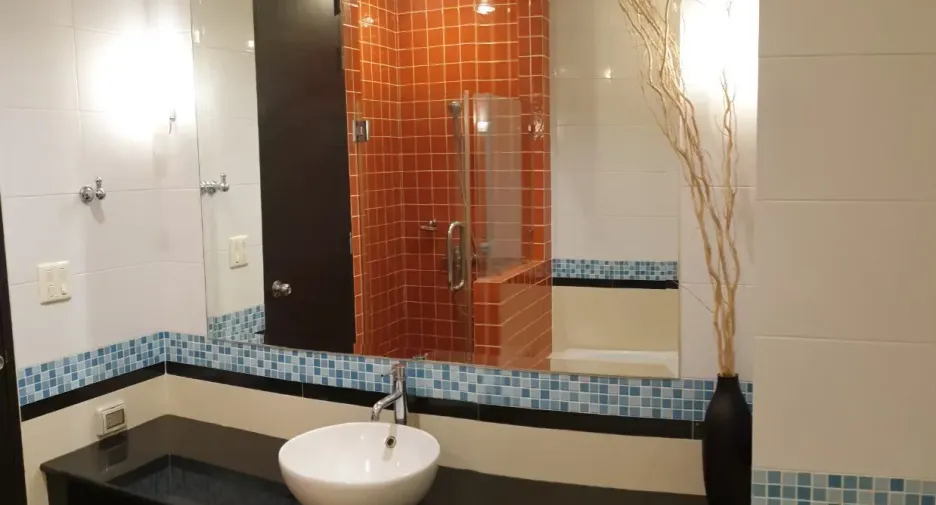 For rent 2 ベッドルーム condo in Khlong Toei, Bangkok