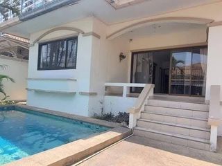 For rent 3 bedrooms villa in Bang Lamung, Chonburi