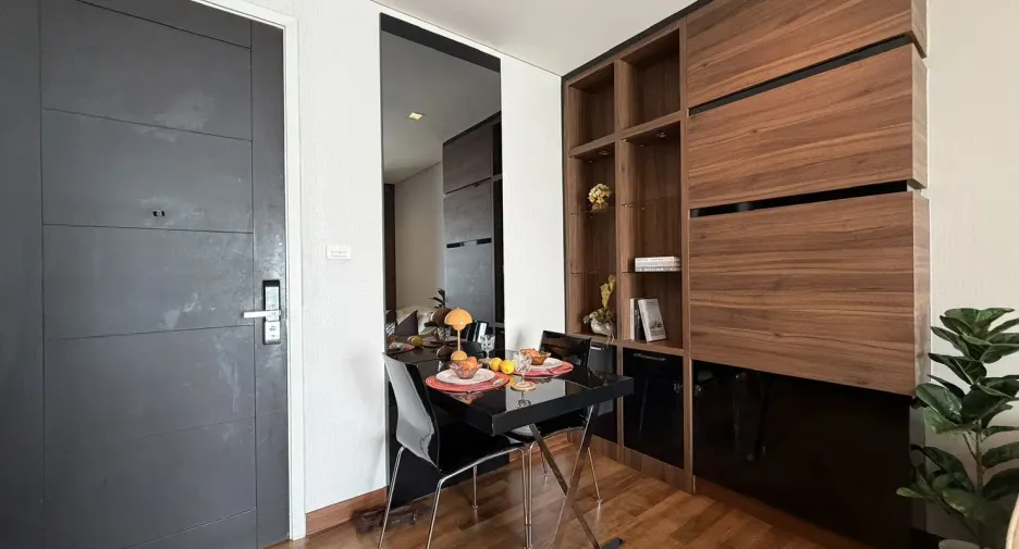 Condo en venta y en alquiler de estudio en Watthana, Bangkok
