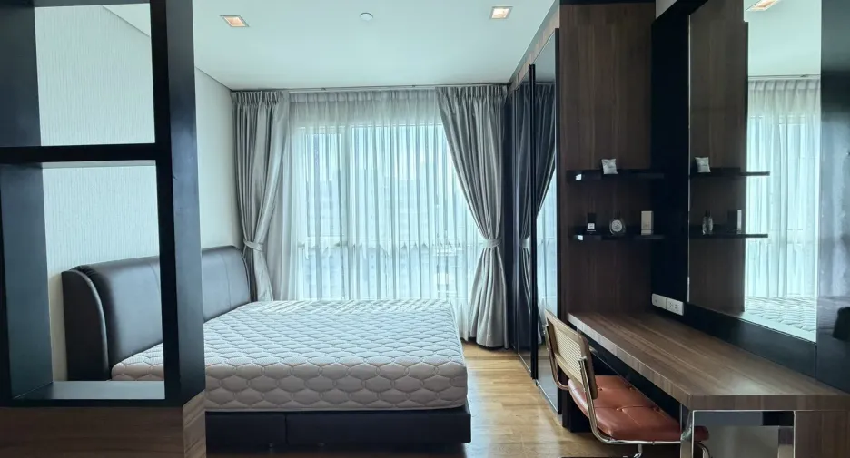Condo en venta y en alquiler de estudio en Watthana, Bangkok