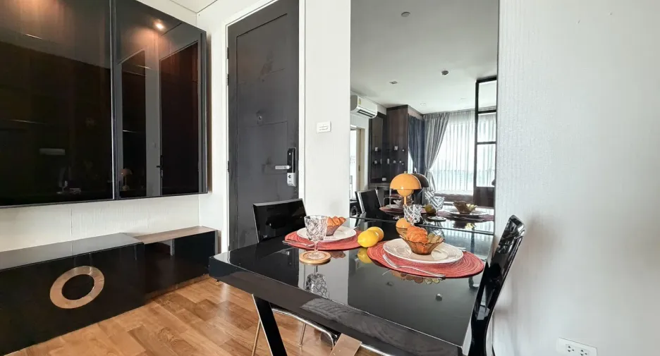 Condo en venta y en alquiler de estudio en Watthana, Bangkok